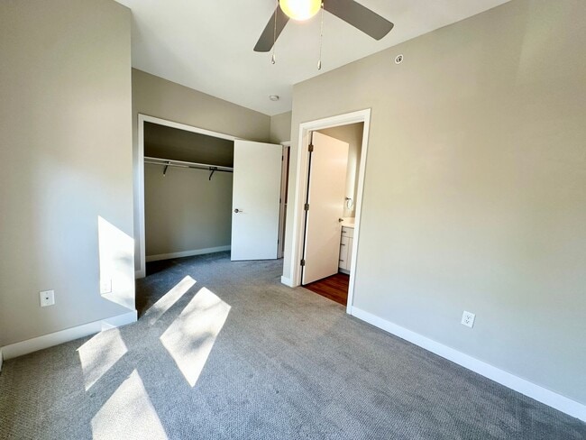 Building Photo - ONE MONTH FREE ON 12-MONTH LEASE!