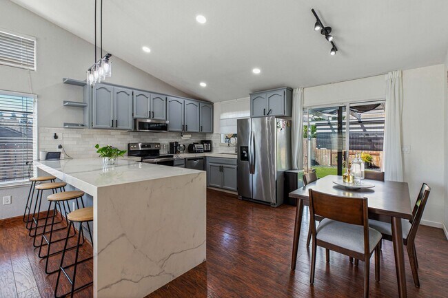 Building Photo - 3 bedroom home for RENT in Turlock - 4403 ...