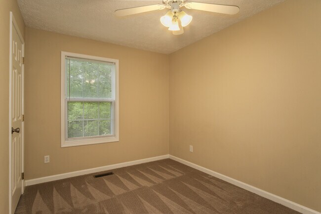 Building Photo - 34 Sugar Creek Dr