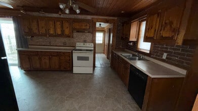 Building Photo - 41 W Main St