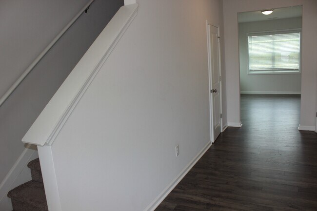 Building Photo - 15 Apricot Ln