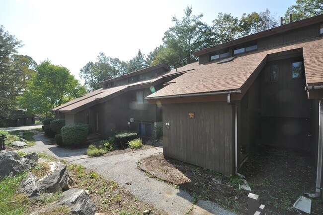 Building Photo - 55 Murray Hill Woods Rd