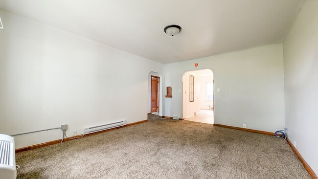 Building Photo - 704 Hickory St