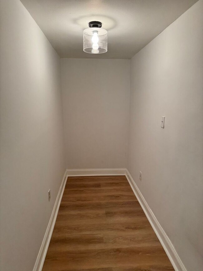 Building Photo - Desirable apartment in Brighton