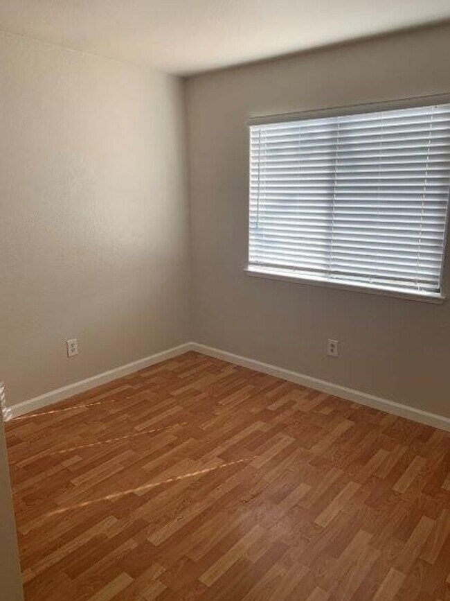 Building Photo - 8228 Bluehaven Ct