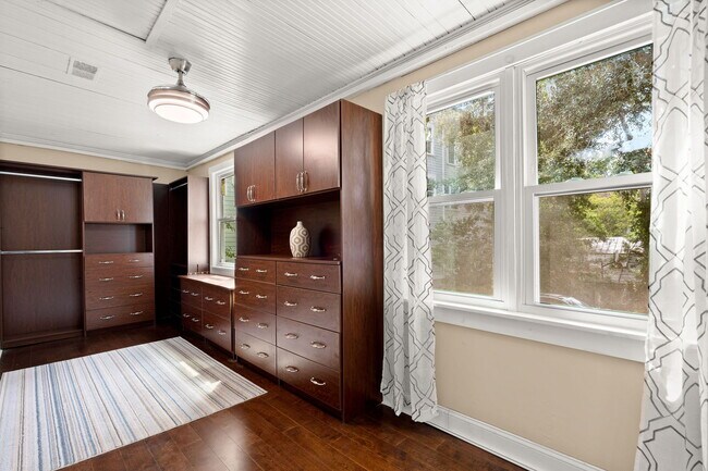 Building Photo - 335 Ashley Ave