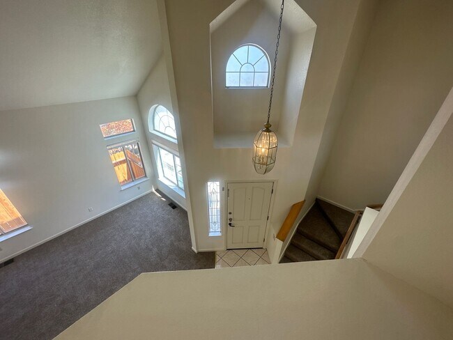 Building Photo - 325 Melbourne Dr