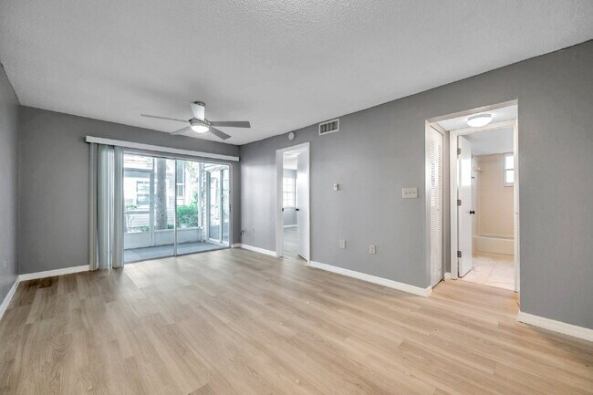 Building Photo - Charming Condo in Stonesthrow – Modern Com...