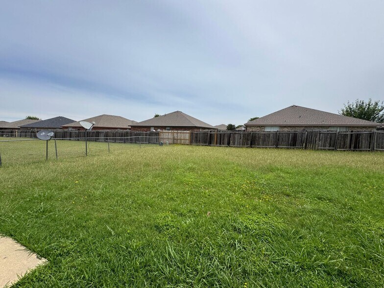 Building Photo - 4506 Deek Dr