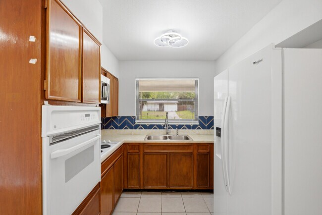 Building Photo - 8043 Joffre Dr