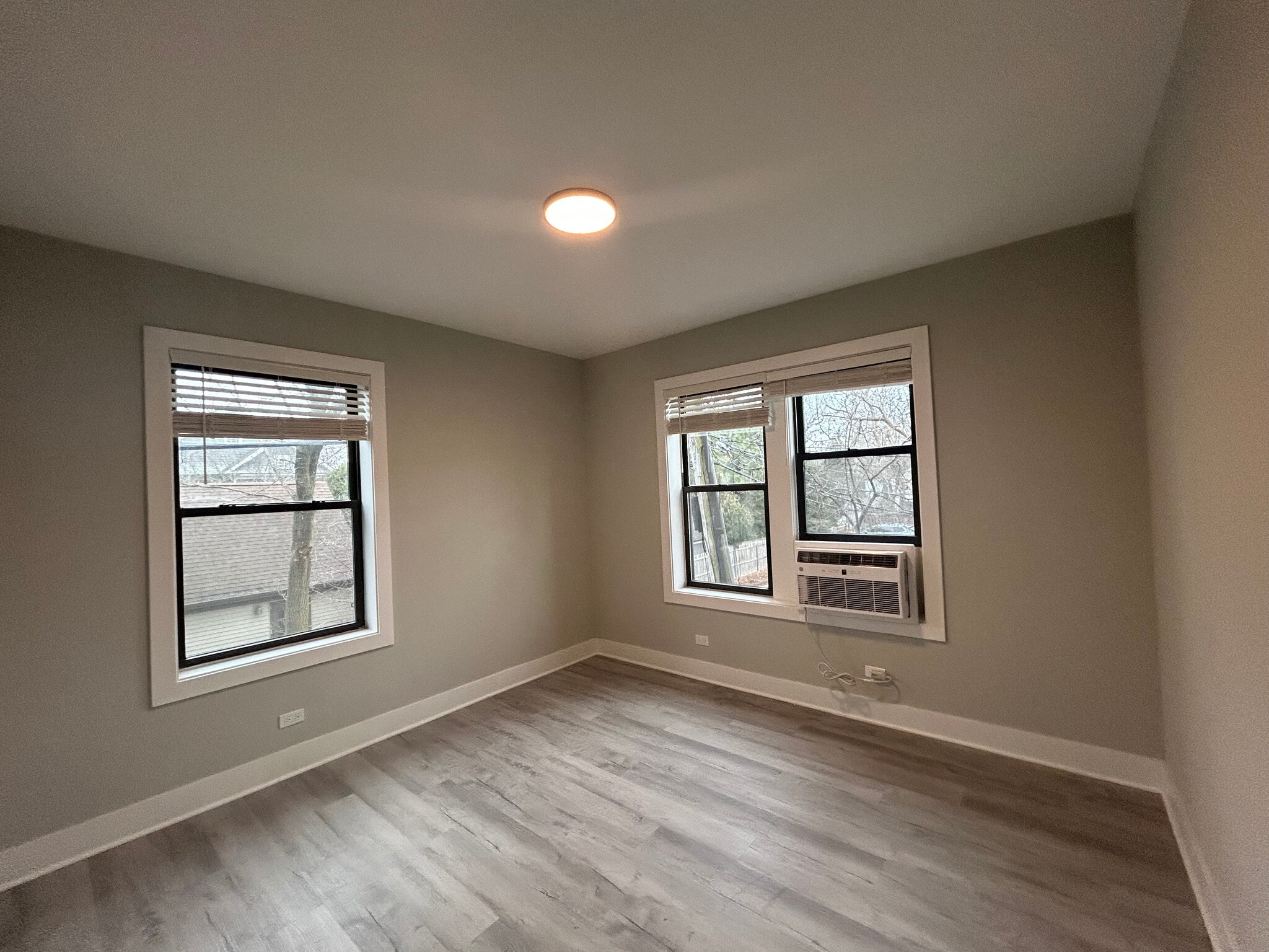 Building Photo - 372 Hazel Ave