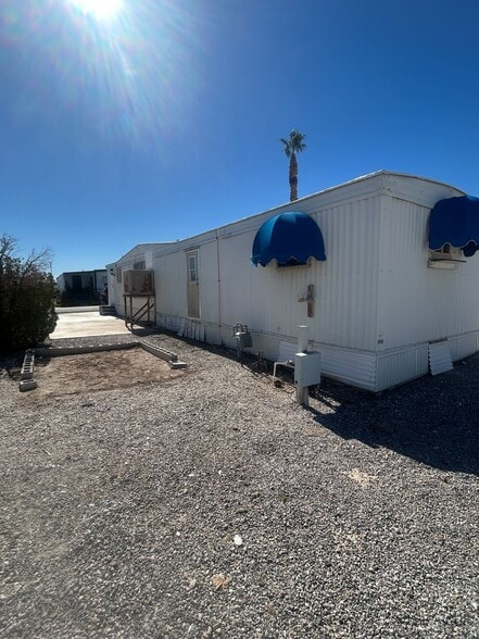 Building Photo - 3601 E Wyoming Ave