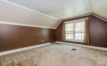 Building Photo - 3 Bedroom/1.5 Bathroom House - Available August 1st, 2025!