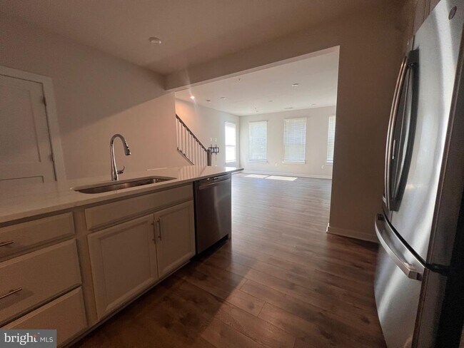 Building Photo - 44625 Wolfhound Sq