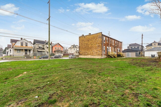 Building Photo - 1044 Sullivant Ave