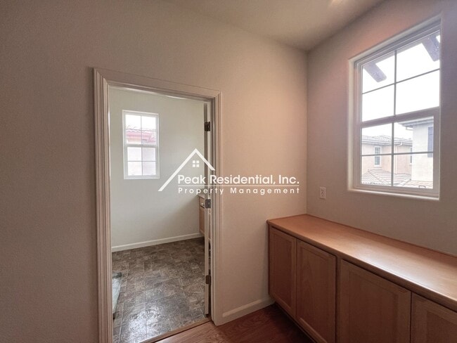 Building Photo - Beautiful 4bd/2.5ba Folsom Home with 2 Car Garage!