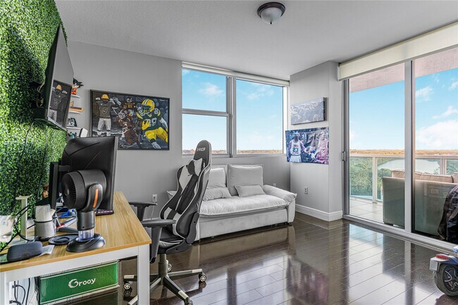 Building Photo - 2641 N Flamingo Rd