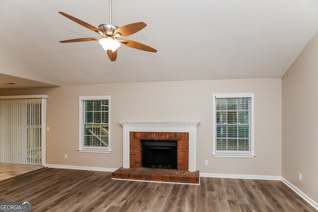 Building Photo - 2528 Country Lake Cir