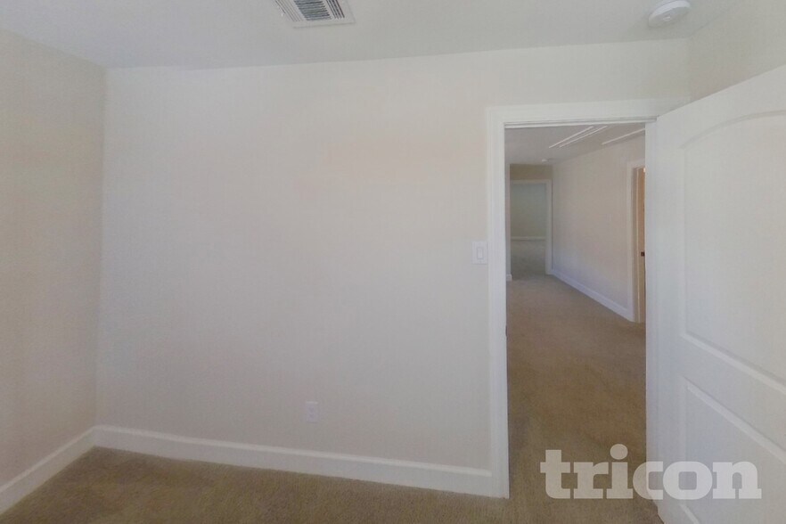 Building Photo - 1209 Bullock Dr