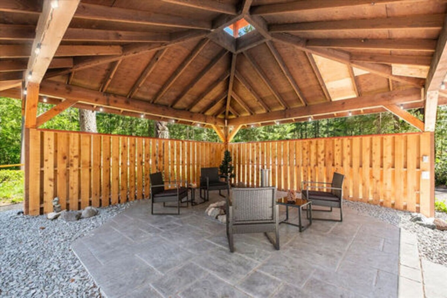 Building Photo - 321 Paradise Dr