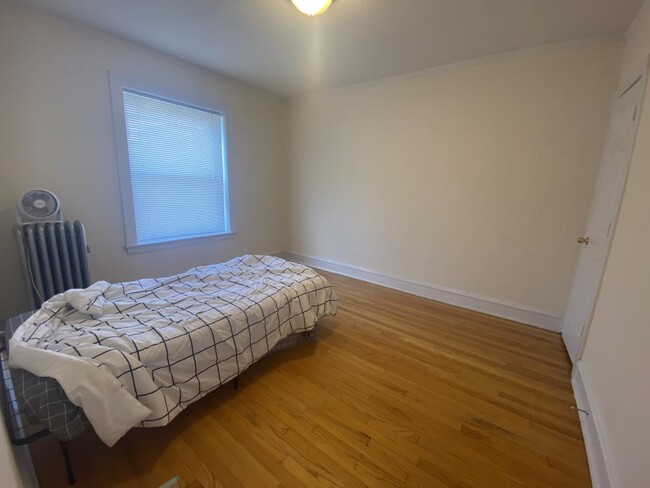 Building Photo - 1 bedroom in Chicago IL 60640