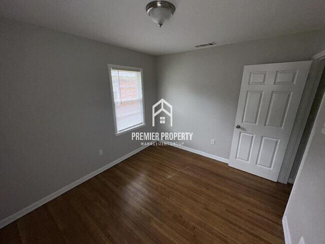Building Photo - FIRST MONTHS RENT FREE!