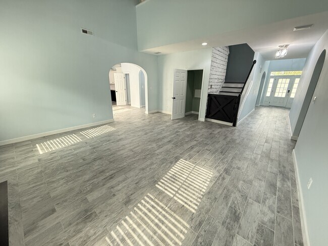 Building Photo - 231 Southwoods Ln