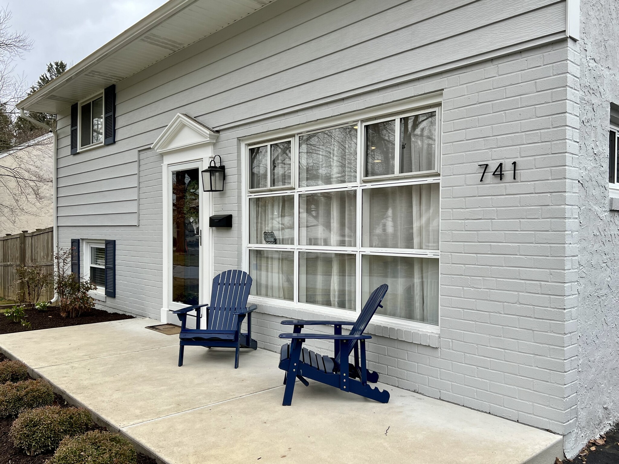 Front Porch - 741 Marshall Dr