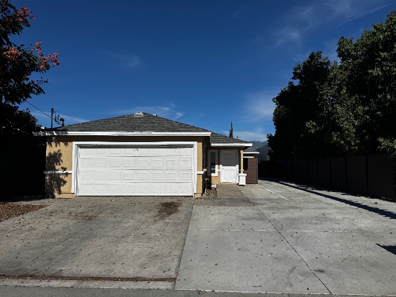 Building Photo - 282 E 2nd St