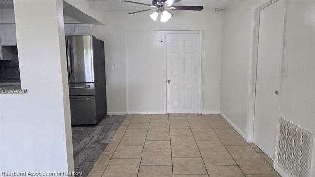 Building Photo - 1552 Cedarbrook St