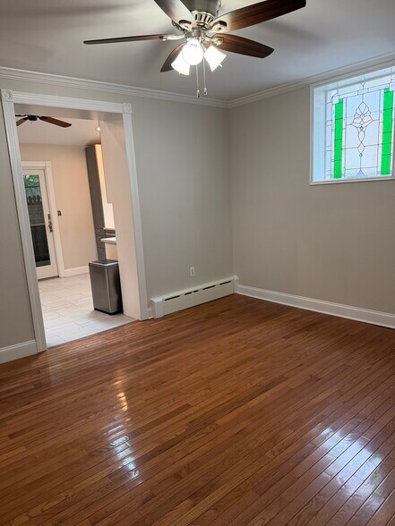 Building Photo - 417 S Croskey St