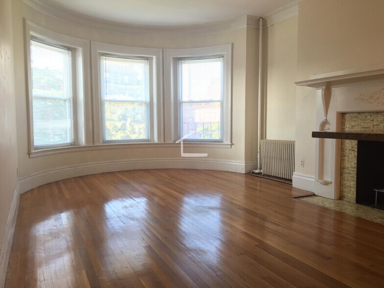 Building Photo - 849 Beacon St