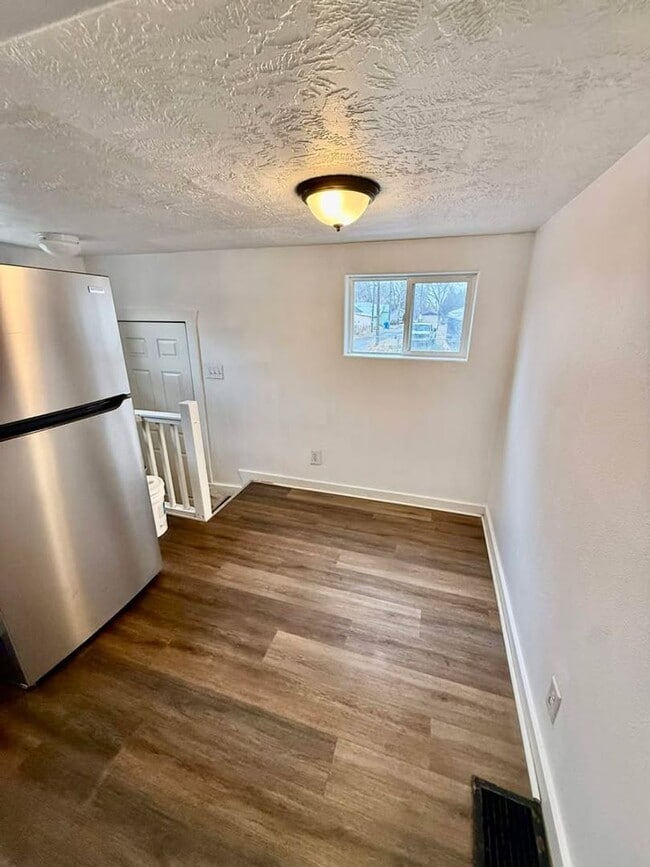 Building Photo - Updated 1 bedroom for rent neat Idaho State.