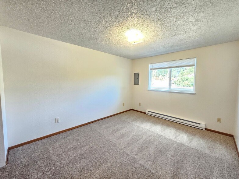 Building Photo - 2309 E 29th Ave