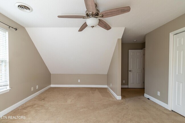 Building Photo - 1100 Winterberry Ln