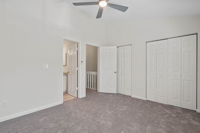 Building Photo - Raintree Country Club Townhome for Rent