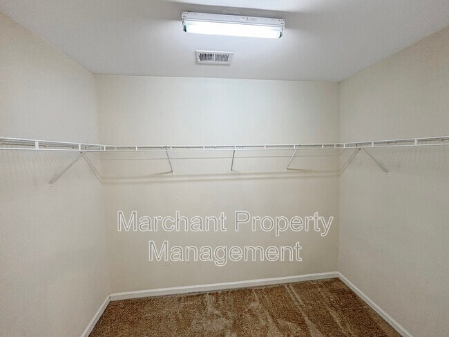 Building Photo - 304 Horsepen Way