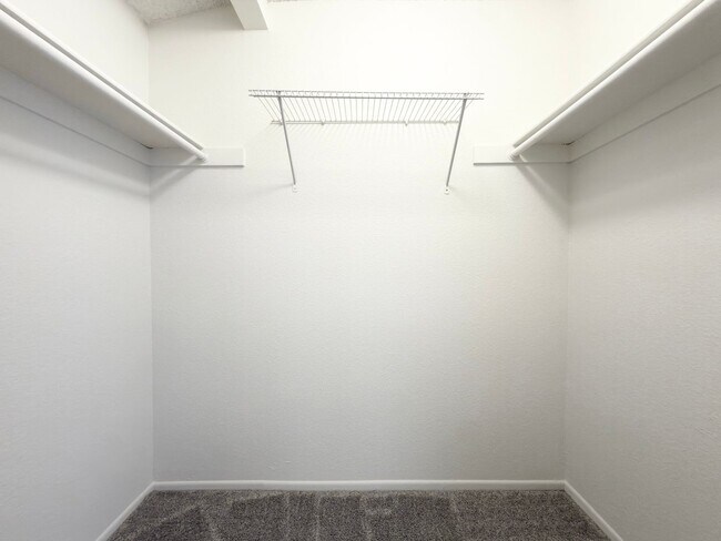 Building Photo - Spacious Townhome in Quail Ridge