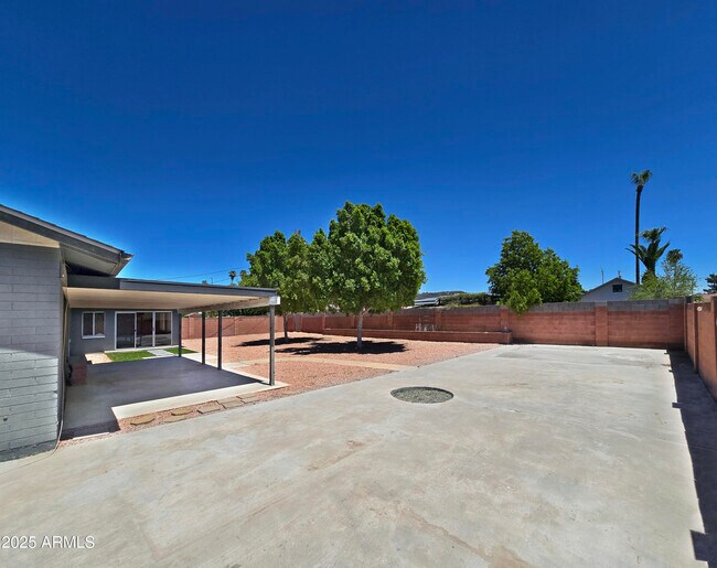 Building Photo - 13121 N 21st Dr