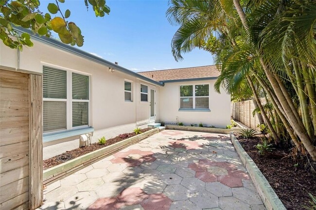 Building Photo - 8125 Bayshore Dr