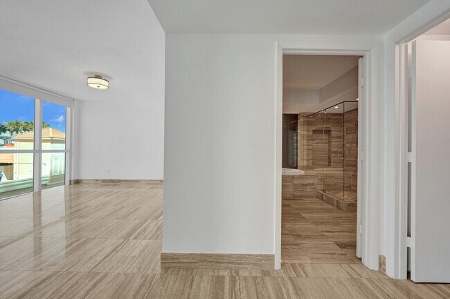 Building Photo - 101 S Fort Lauderdale Beach Blvd