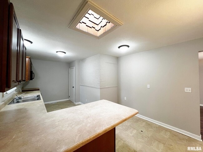 Building Photo - 2109 N Windermere Ave