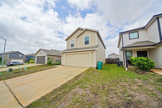 Building Photo - Open-Concept 3BR + Game Room Near Fort Sam & Randolph - Realtor Commission: $500