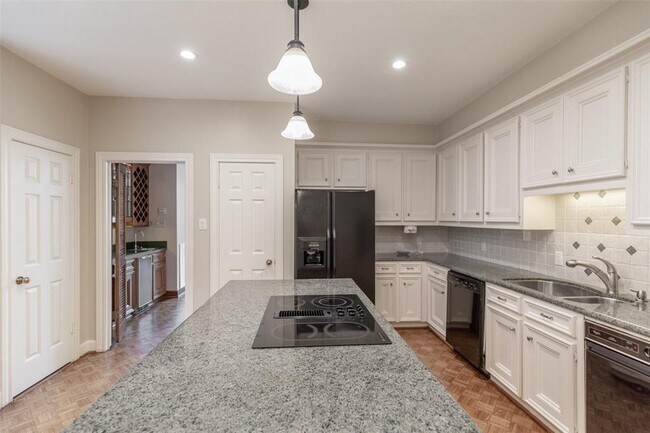 Building Photo - 9559 Doliver Dr