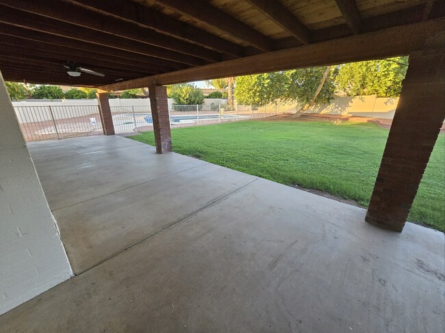 Patio - 4912 E Waltann Ln