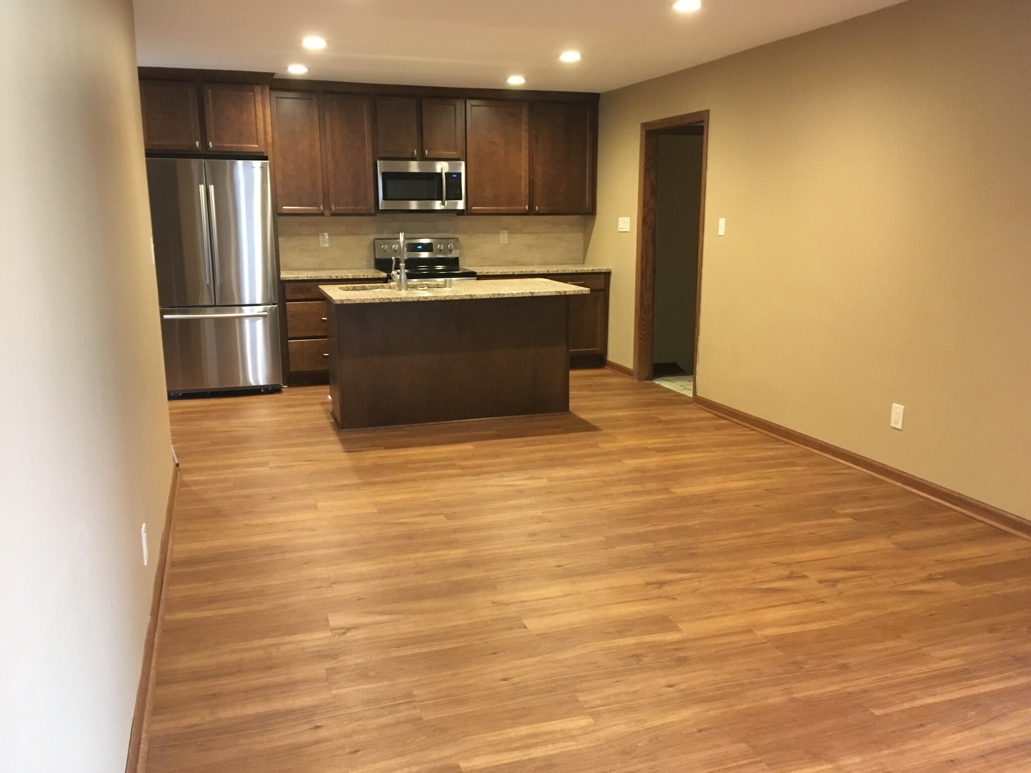 Building Photo - 16555 Dane Ct E