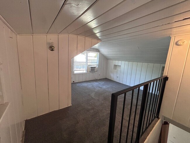 Building Photo - 3bd 2 ba home, great location