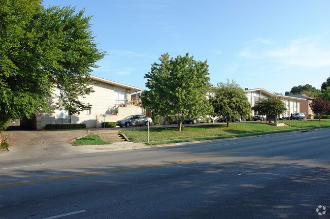 Building Photo - Lakewood Gardens