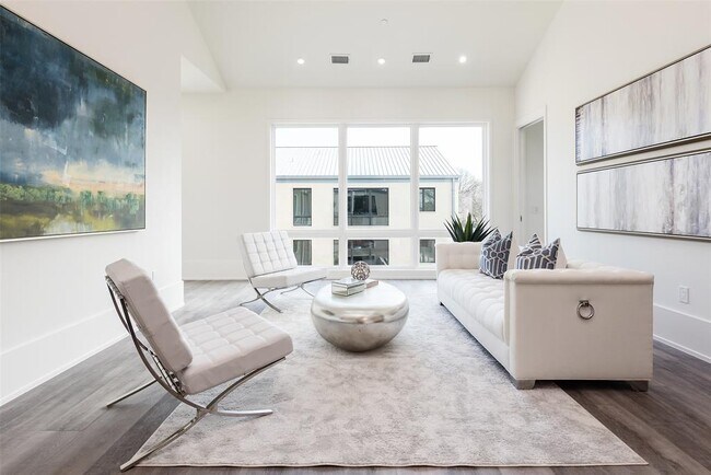 Building Photo - 3525 Normandy Ave