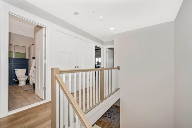 Building Photo - The Enclave At Gambrill View